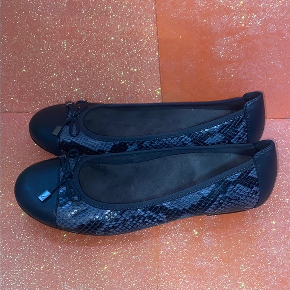 Leather Vionic SlideOn - Picture 5 of 5